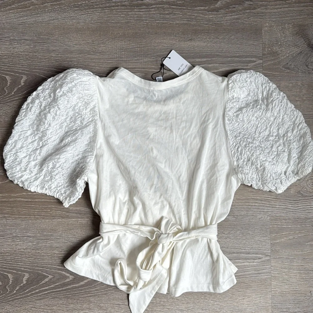 New Anthropologie current air contrast puff sleeves tie top white Medium